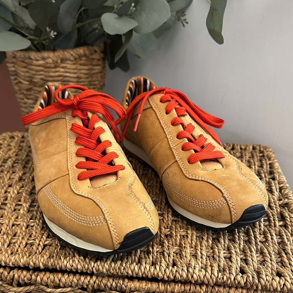 Timberland women’s walking nubuck red orange laces striped interior 6M sneakers